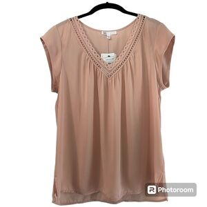 NWT Blush Pink V-Neck, Cap Sleeve Blouse by DR2 from Daniel Rainn, Size M
